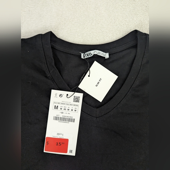 Zara - Plain Black Tee V-Neck M - Picture 3 of 4